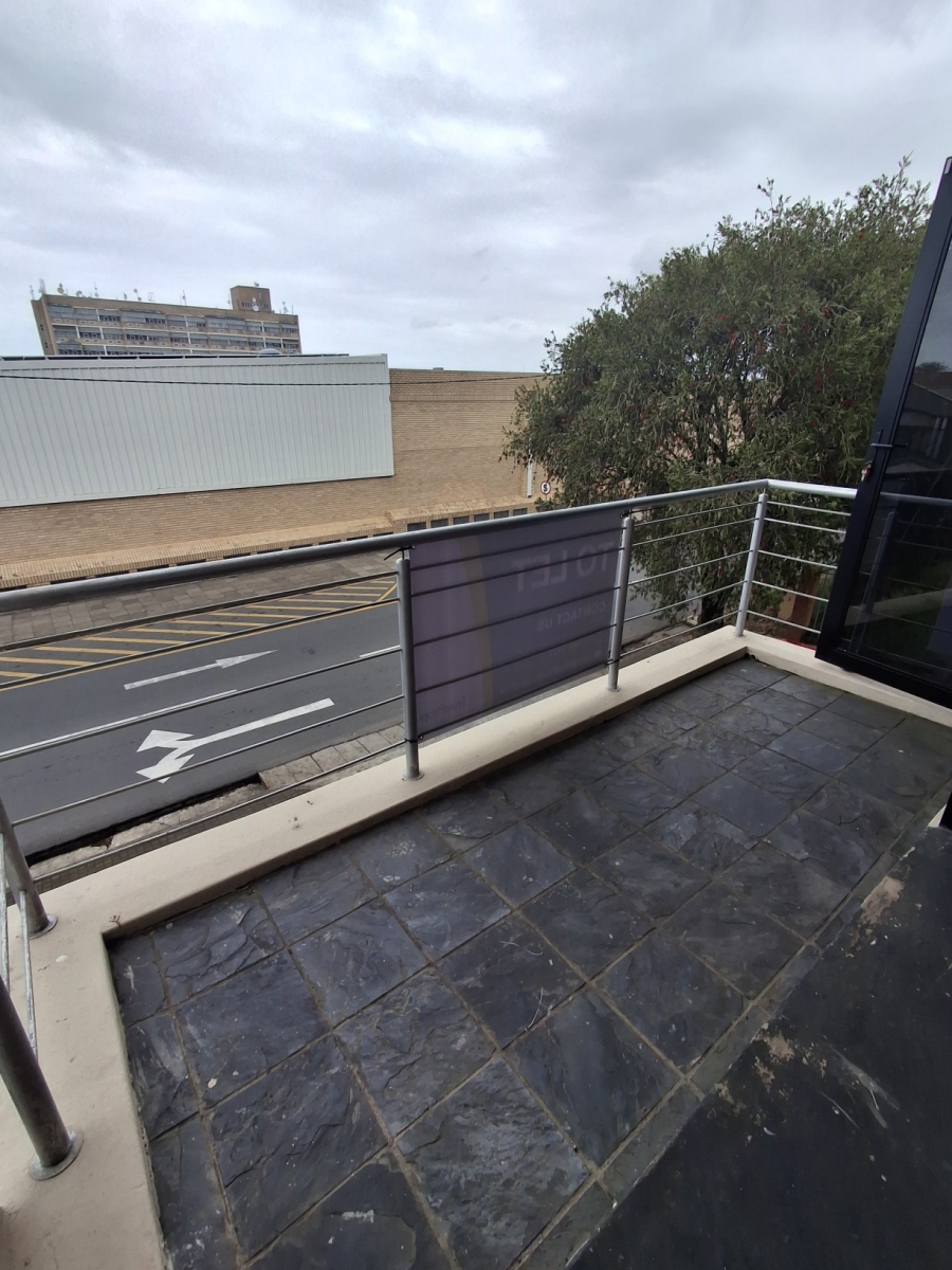 To Let Commercial Property for Rent in Vincent Eastern Cape